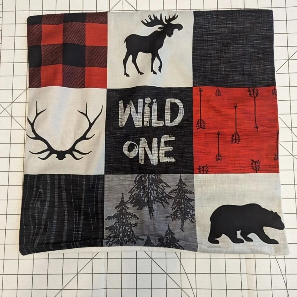 NEW- Set of 4 Pillow Covers Throw Covers Outdoor Wildlife 18
